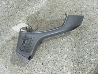кнопки управления на руле Mazda 6 GH (2007 - 2012), GS1F664M0D