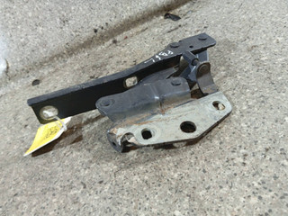 петля капота левая Volkswagen Passat B6 (2005 - 2010), 3C0823301E