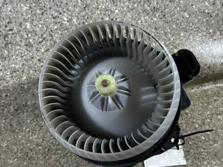 моторчик печки Toyota Auris 2 поколение (2012 - 2015), AV2727008085
