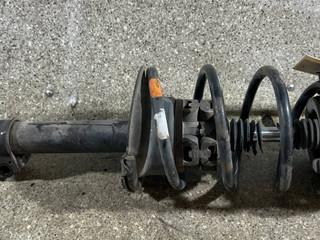 стойка передняя правая Renault Scenic 1 поколение (1996 - 1999), 1.6 л., i, бензин, 7700430760