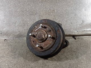 ступица задняя левая Hyundai Lantra J2 (1995 - 1998)