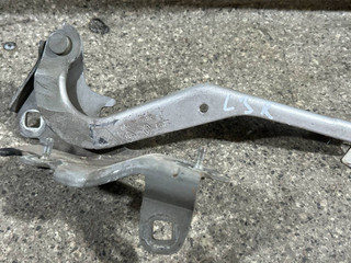 петля капота правая Renault Laguna 3 поколение (2007 - 2012), универсал, 654000001R