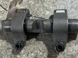 коромысло клапана (рокер) Volkswagen Caddy 3 поколение (2004 - 2010), 1.9 л., TDi, BLS, дизель, МКПП, 038443H