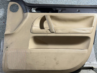 обшивка двери передняя правая Volkswagen Touareg 1 поколение (2002 - 2007)