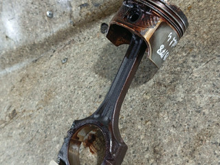 поршень Volkswagen Golf 4 поколение (1997 - 2006), 1.4 л., i, APE, бензин, 5МКПП