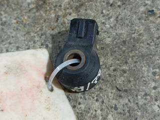 датчик детонации Volkswagen Golf 4 поколение (1997 - 2006), 1.4 л., i, APE, бензин, 5МКПП, 0261231045