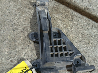 Крепление бампера переднего Audi 80 8C/B4 (1991 - 1996), 8A0807284