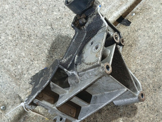 кронштейн генератора Peugeot 607 1 поколение (2000 - 2004), 2.2 л., HDi, 4HX (DW12TED4/FAP), дизель, 5МКПП, 9643834880, 96348179