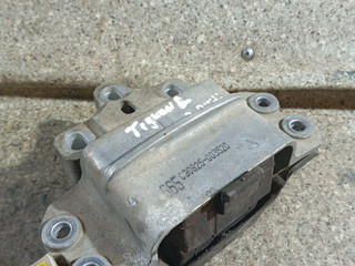 подушка крепления двигателя Volkswagen Tiguan 1 поколение (2007 - 2011), 2.0 л., TDi, CBAB, дизель, АКПП, 3C0199555S, 090825-003520