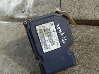 блок ABS Volkswagen Tiguan 1 поколение (2007 - 2011), 2.0 л., TDi, дизель, 5N0614517N