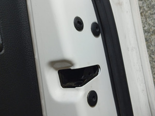 замок двери передней правой Volkswagen Tiguan 1 поколение (2007 - 2011)