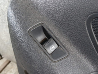 кнопка стеклоподъемника двери задней правой Volkswagen Tiguan 1 поколение (2007 - 2011)