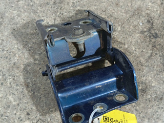 петля крышки багажника Chrysler Voyager 4 поколение (2001 - 2004)