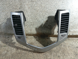 накладка на торпедо (консоль) Chevrolet Cruze 1 поколение (2009 - 2012), 94567908