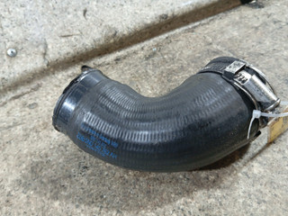 патрубок интеркулера Volkswagen Tiguan 1 поколение (2007 - 2011), 2.0 л., TDi, CBAB, дизель, АКПП, 5N0145762AH