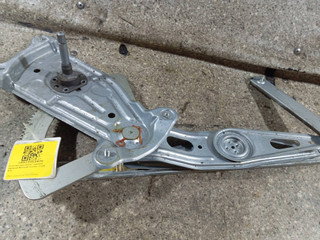стеклоподъемник задний правый Renault Scenic 3 поколение (2009 - 2012)