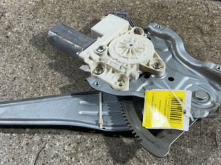 стеклоподъемник задний правый Toyota Avensis 2 поколение (T250) 2006