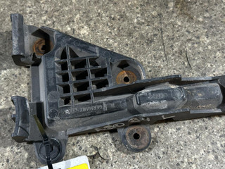 Крепление бампера переднего Audi 80 8C/B4 (1991 - 1996), 8A0807283