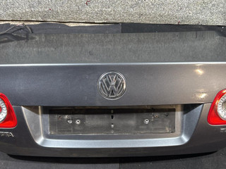 крышка багажника (дверь 3-5) Volkswagen Jetta 5 поколение (2005 - 2011), седан