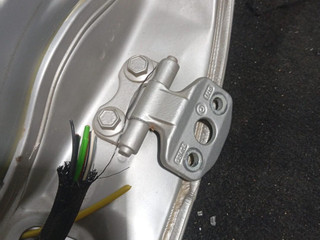петля двери Mercedes-Benz C-Класс W202/S202 (1993 - 1997)