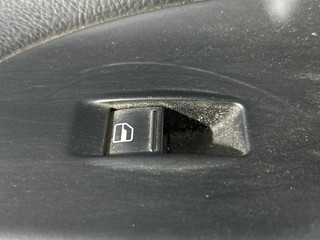 кнопка стеклоподъемника двери задней левой Volkswagen Passat B6 (2005 - 2010), седан