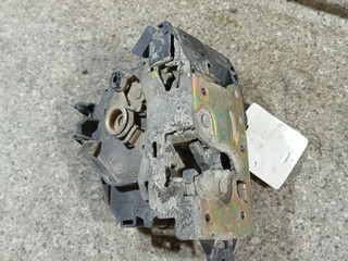 замок двери задней левой Ford Focus 1 поколение [рестайлинг] (2001 - 2005), универсал