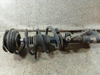 стойка передняя левая Renault Laguna 2 поколение (2001 - 2005), 1.6 л., бензин, 8200117296A