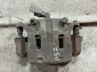 суппорт передний правый Nissan Murano Z50 (2002 - 2008), 3.5 л., i