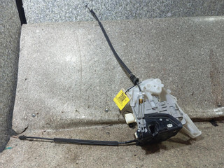 замок двери передней правой Volkswagen Passat B6 (2005 - 2010), седан