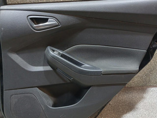 обшивка двери задняя правая Ford Focus 3 поколение (2011 - 2015), универсал