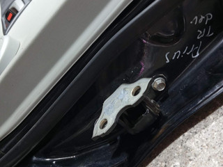 петля двери Toyota Prius 3 поколение (2009 - 2011)