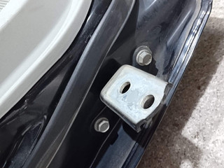 петля двери Toyota Prius 3 поколение (2009 - 2011)
