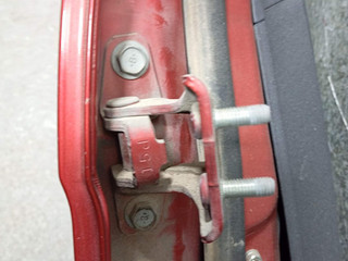 петля двери Mitsubishi Lancer 10 поколение (2007 - 2010)