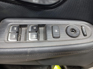 блок управления стеклоподъемниками Kia Carens 3 поколение (2013 - 2019), минивэн