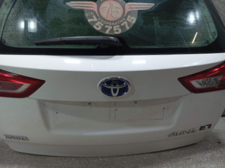 накладка подсветки номера Toyota Auris 2 поколение (2012 - 2015), универсал