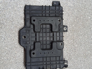 полка аккумулятора Kia Sorento 2 поколение (2009 - 2012), 37150-2P100