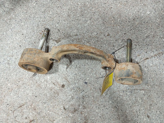 кронштейн редуктора Toyota RAV4 2 поколение (XA20) [рестайлинг] (2003 - 2006), полный привод