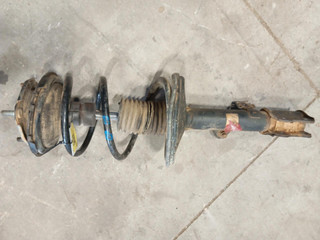 стойка передняя правая Toyota RAV4 2 поколение (XA20) (2000 - 2003), полный привод