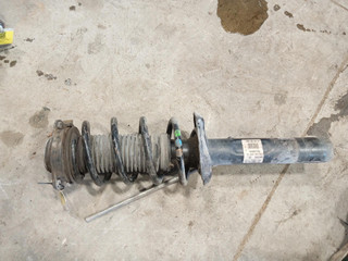 стойка передняя левая Volkswagen Passat B6 (2005 - 2010), 2.0 л., TDi, дизель, 3C0413031N