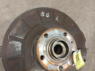 ступица передняя левая Volkswagen Passat B6 (2005 - 2010), 2.0 л., TDi, дизель