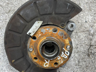 ступица передняя правая Volkswagen Passat B6 (2005 - 2010), 2.0 л., TDi, дизель