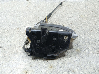 замок двери передней правой Volkswagen Passat B6 (2005 - 2010), седан