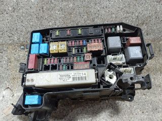 блок предохранителей Toyota Prius 3 поколение (2009 - 2011), 1.8 л., бензин