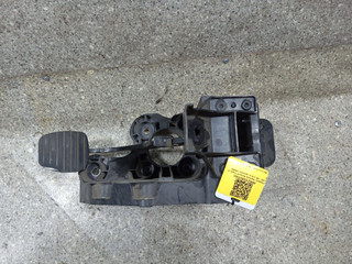 педаль тормоза Renault Trafic 3 поколение (2014 - 2026), 1.6 л., дизель, МКПП, 465010176R, 93868407