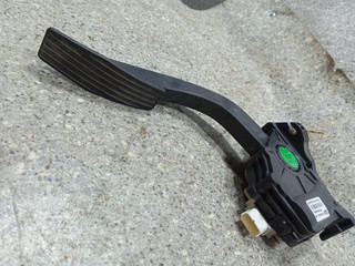 педаль Opel Mokka 1 поколение (2012 - 2015), 1.4 л., бензин, полный привод, 96892406