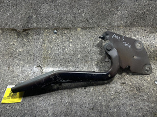 петля капота левая Renault Megane 3 поколение (2008 - 2014), 654010003R