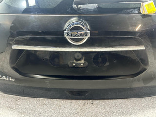 накладка подсветки номера Nissan X-Trail T32 (2013 - 2019)