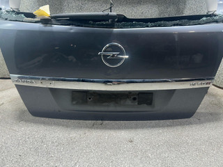 накладка подсветки номера Opel Zafira 2 поколение (B) (2005 - 2008)