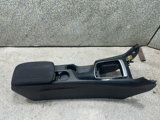 консоль салона Peugeot 308 T9 (2013 - 2017), 1.2 л., Ti, МКПП, хетчбэк 5 дв.