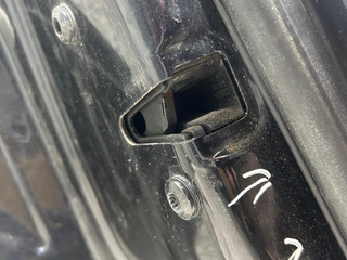 замок двери задней левой Volkswagen Touareg 1 поколение (2002 - 2007)